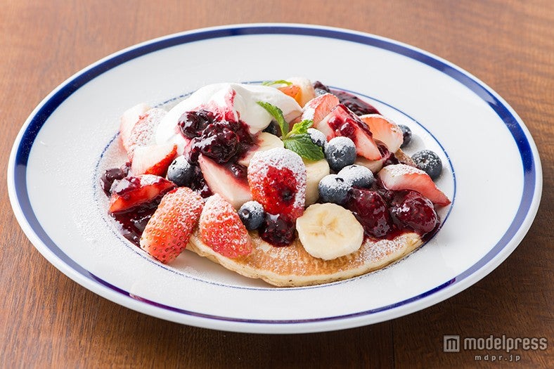 フルーツたっぷりのパンケーキ