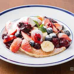フルーツたっぷりのパンケーキ