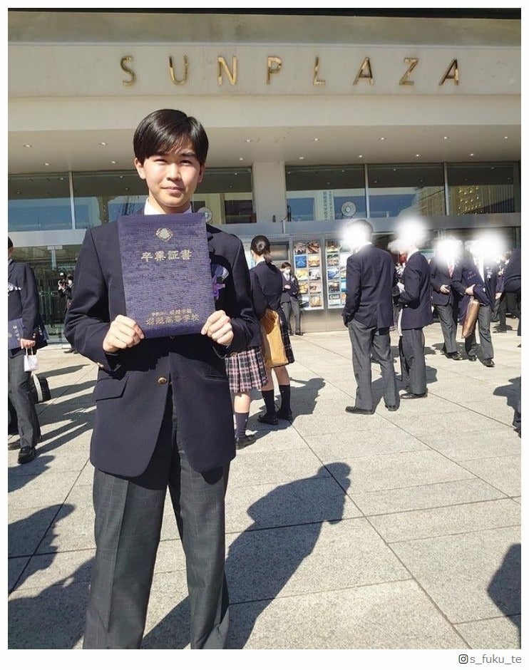 鈴木福、制服ショットで高校卒業報告 「1番の夢」達成できた「最高の3年間」に芸能界からも祝福の声