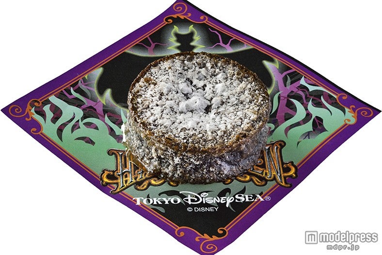 ブラッククイニーアマン1個￥380／店舗：アメリカンウォーターフロントフードワゴン（C）Disney