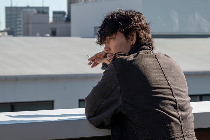 綾野剛/「アバランチ」第1話より(C)カンテレ・フジテレビ