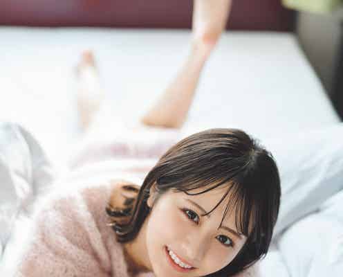 ≠ME尾木波菜、ベッドでリラックスした表情 透明感溢れるグラビアで「週プレ」初登場