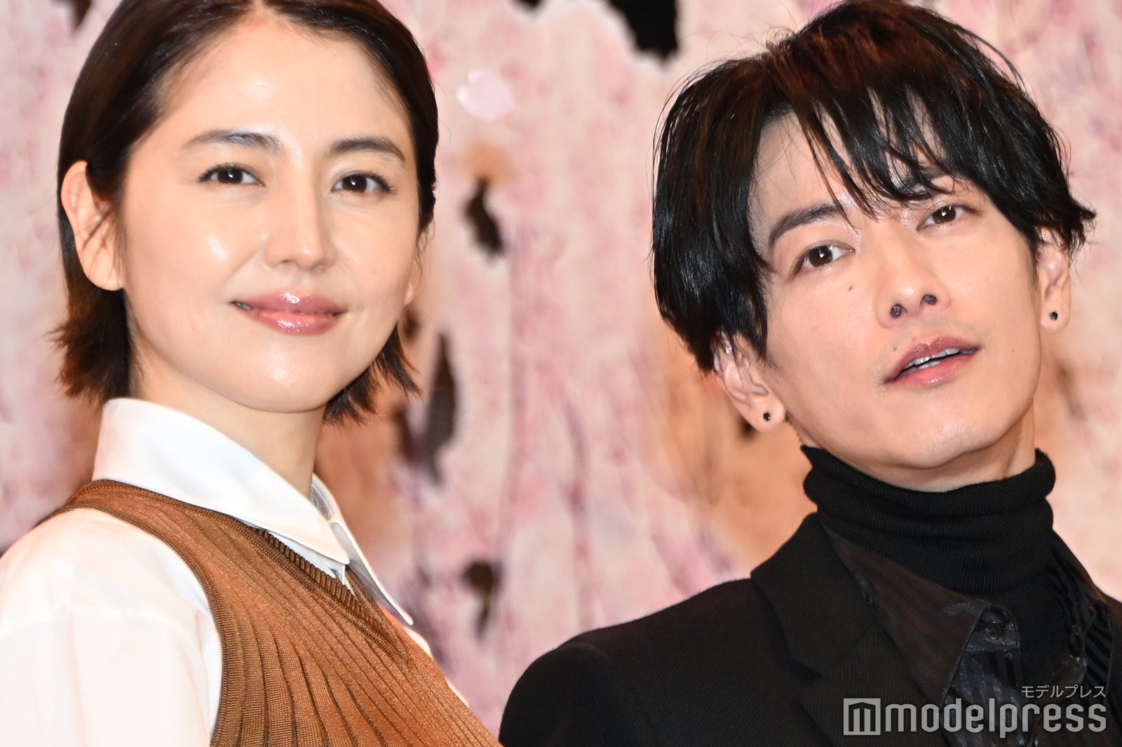 長澤まさみ、佐藤健（C）モデルプレス