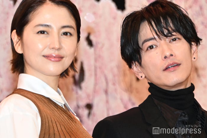 長澤まさみ、佐藤健(C)モデルプレス