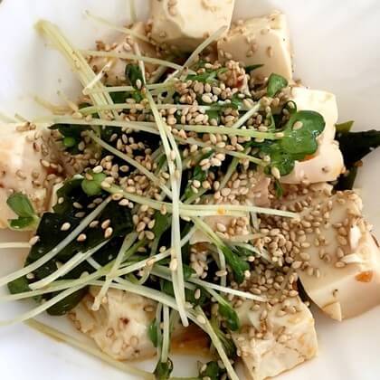 豆腐とわかめのごまサラダ