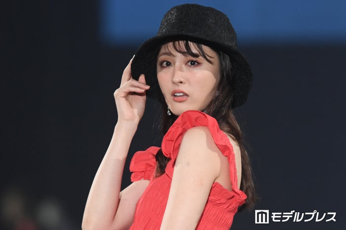 大友花恋、現在と幼少期ショットの比較ショット公開「面影ある」「すでに完成してる」と話題