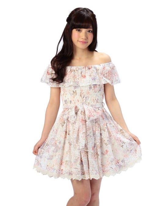 レースオフショルワンピース「Tokyo Kawaii Life」¥9,936(税込)
