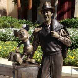 “ウォルト・ディズニーとミッキーマウスの銅像”／TDS