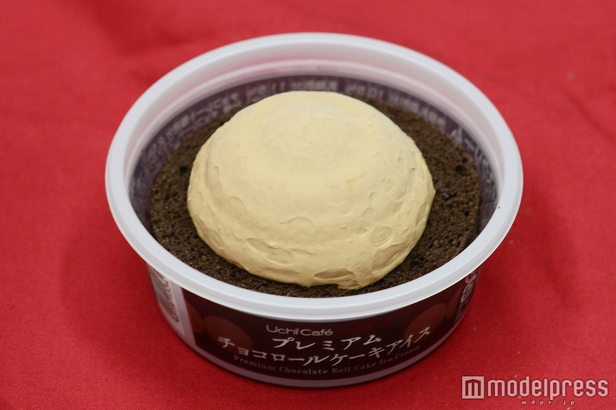 「チョコロールケーキアイス」215円（税込）（C）モデルプレス