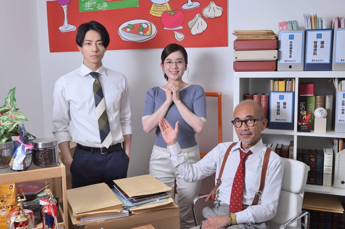 井上祐貴、筧美和子、竹中直人(C)「イケメン共よ メシを喰え」製作委員会