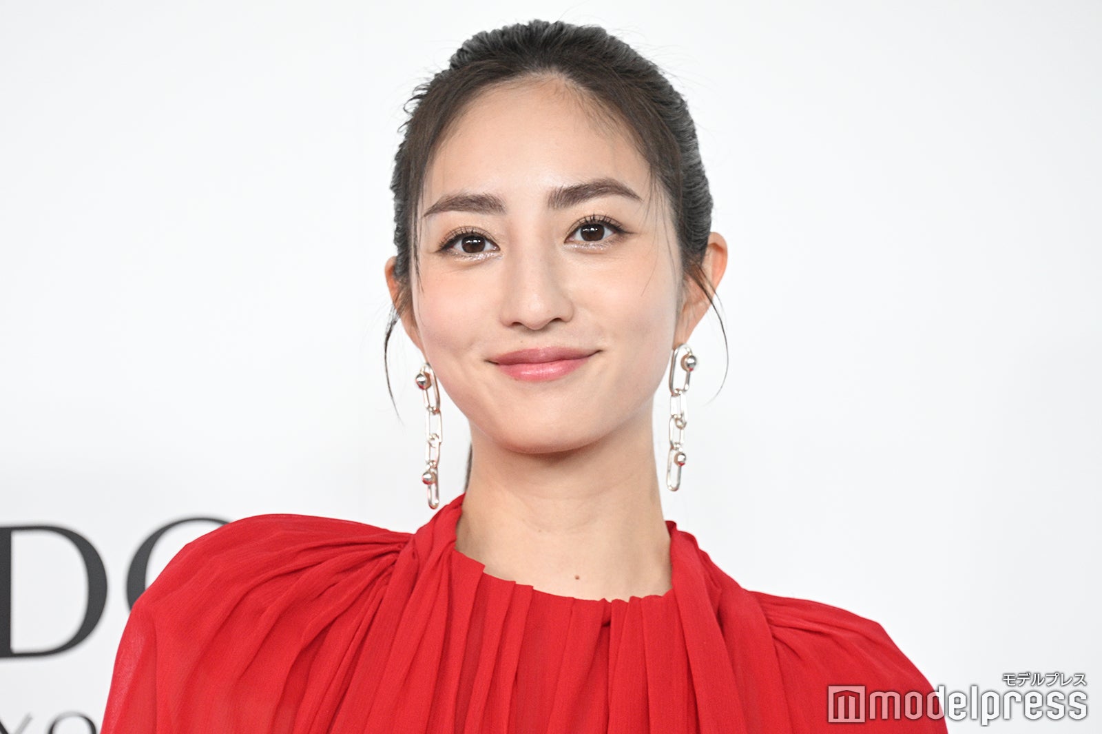 堀田茜、真っ赤なミニ丈ドレスで圧巻の脚線美披露 “基礎力”を大事だと感じる瞬間語る「海外ロケとかも年々…」【ULTIMUNE with LISA POP UP EVENT】