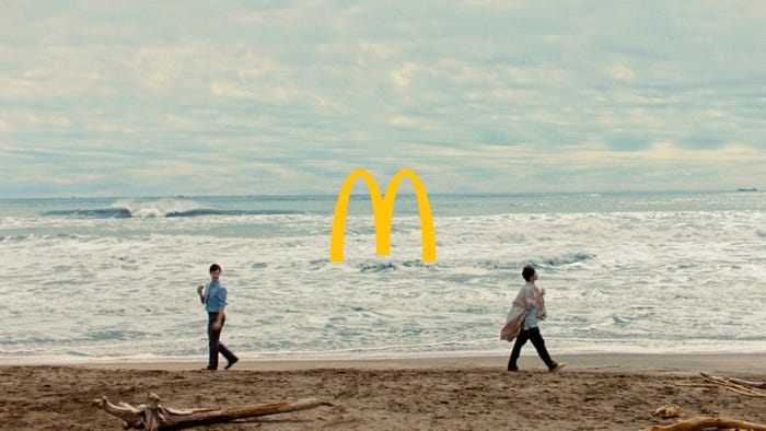 堺雅人、赤西仁/新CM「好きな方へ、一歩。」篇より(提供写真)