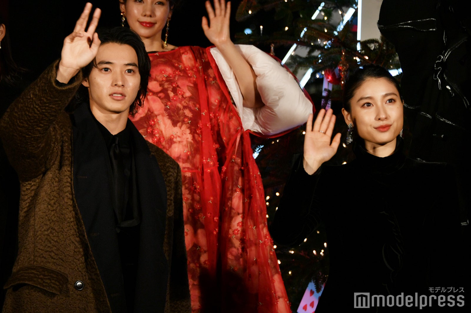 山崎賢人、土屋太鳳（C）モデルプレス