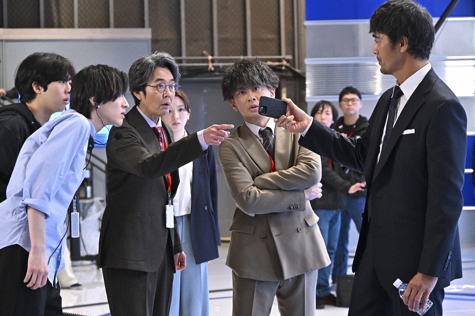 キム・ムジュン、道枝駿佑、岡部たかし、永野芽郁、加藤晴彦、阿部寛「キャスター」第2話（C）TBS