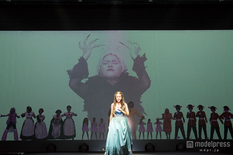 劇中写真「ベル」役／画像提供：所属事務所