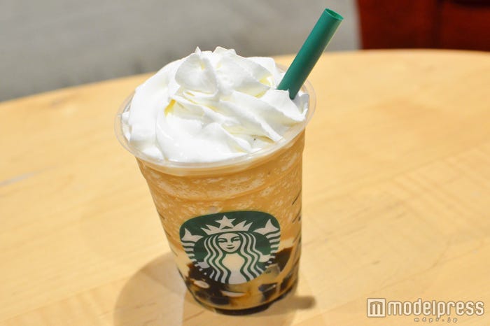 4層のコントラストが美しい(C)モデルプレス