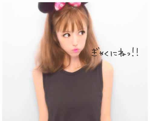若槻千夏の“1人プリクラ”に反響「可愛すぎる」「ママに見えない」の声