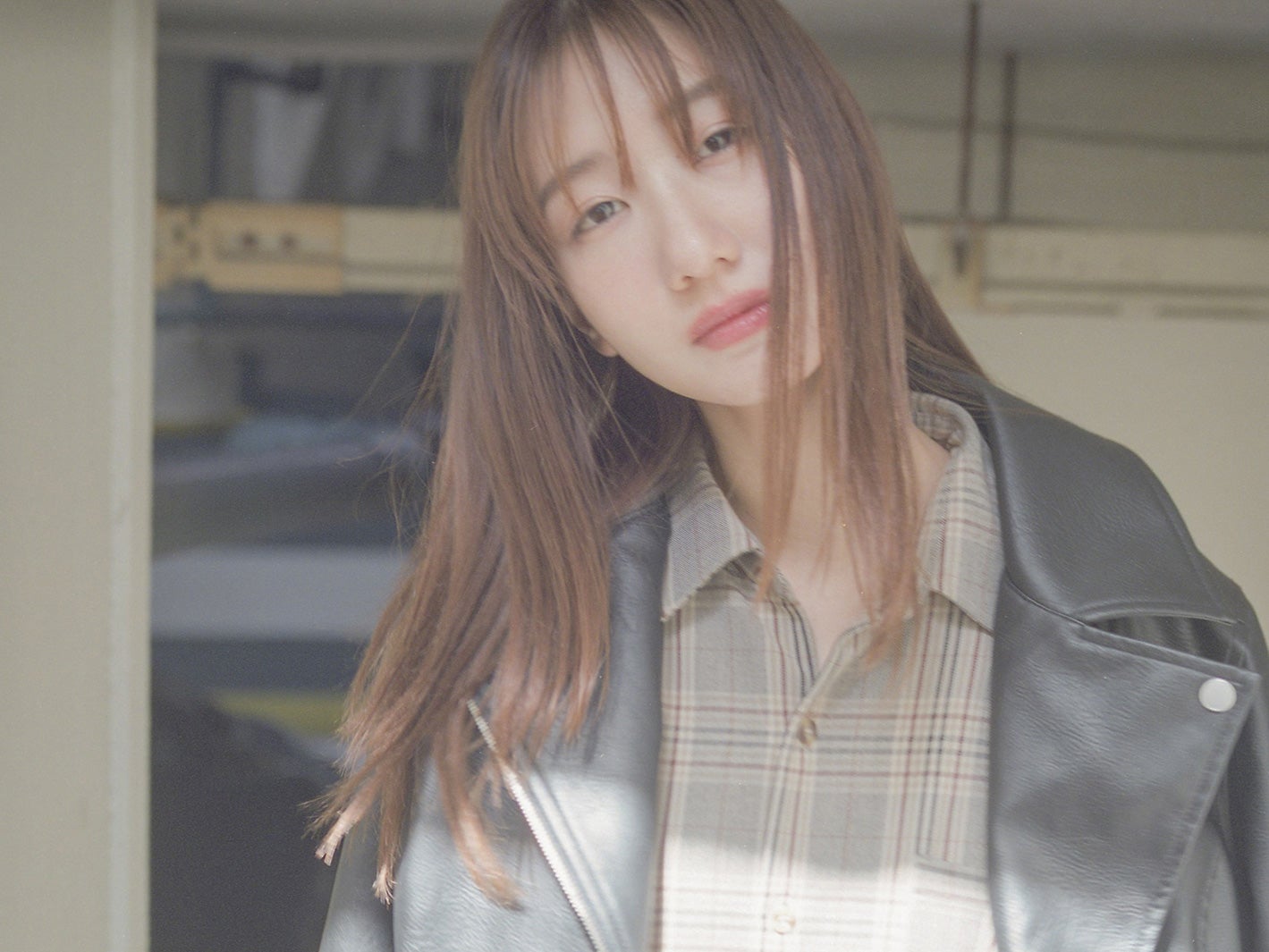 AKB48柏木由紀、秋のトレンドアイテムでレディな着こなし