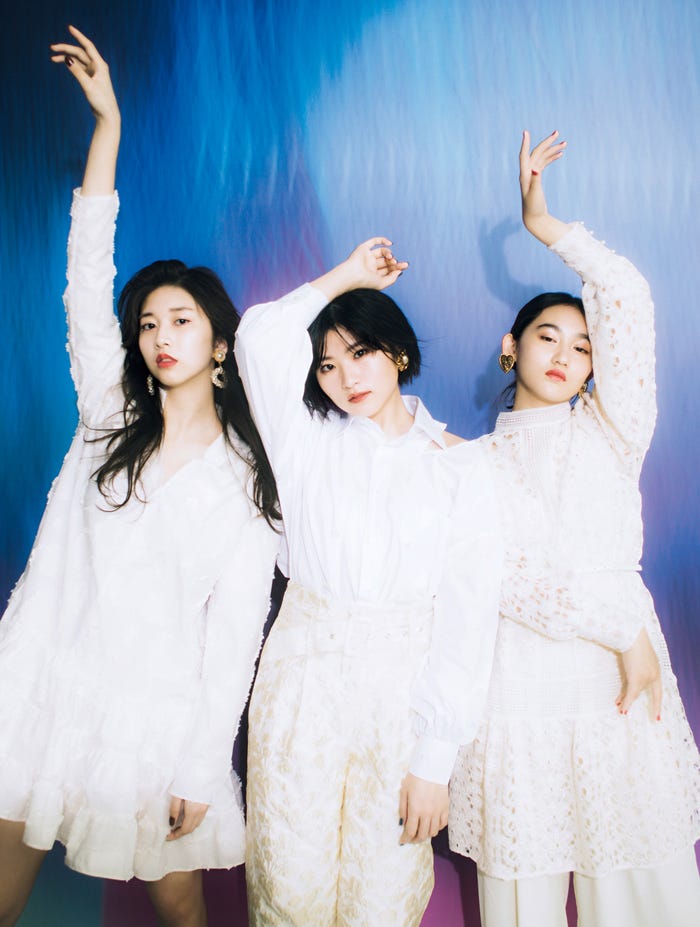 牧野真莉愛、加賀楓、佐々木莉佳子(画像提供:小学館)