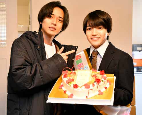 キンプリ永瀬廉、なにわ男子・西畑大吾へバースデーサプライズ 似顔絵ケーキを手渡し【御曹司に恋はムズすぎる】
