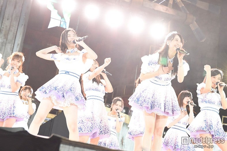 玲奈単独初センター曲『前のめり』（C）AKS