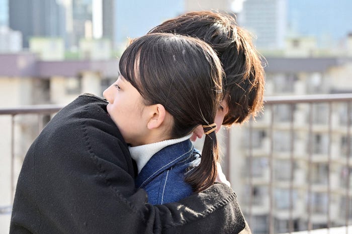 間宮祥太朗、清原果耶/「ファイトソング」第5話より(C)TBS