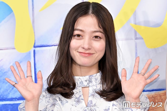 橋本環奈、2023年「紅白」豪華“アイドル”集結のYOASOBIステージ回顧 自身の出演シーンは「本当に恥ずかしい」