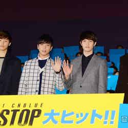 映画「The Story of CNBLUE／NEVER STOP」公開記念舞台挨拶に登壇したCNBLUE（左から：ミンヒョク、ヨンファ、ジョンヒョン、ジョンシン）