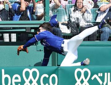 阪神・大山「できる限りのところは話を」佐藤輝「本当に落ちやすい」 三塁カメラマン席に中日・福永落下で球場関係者が対策協議へ