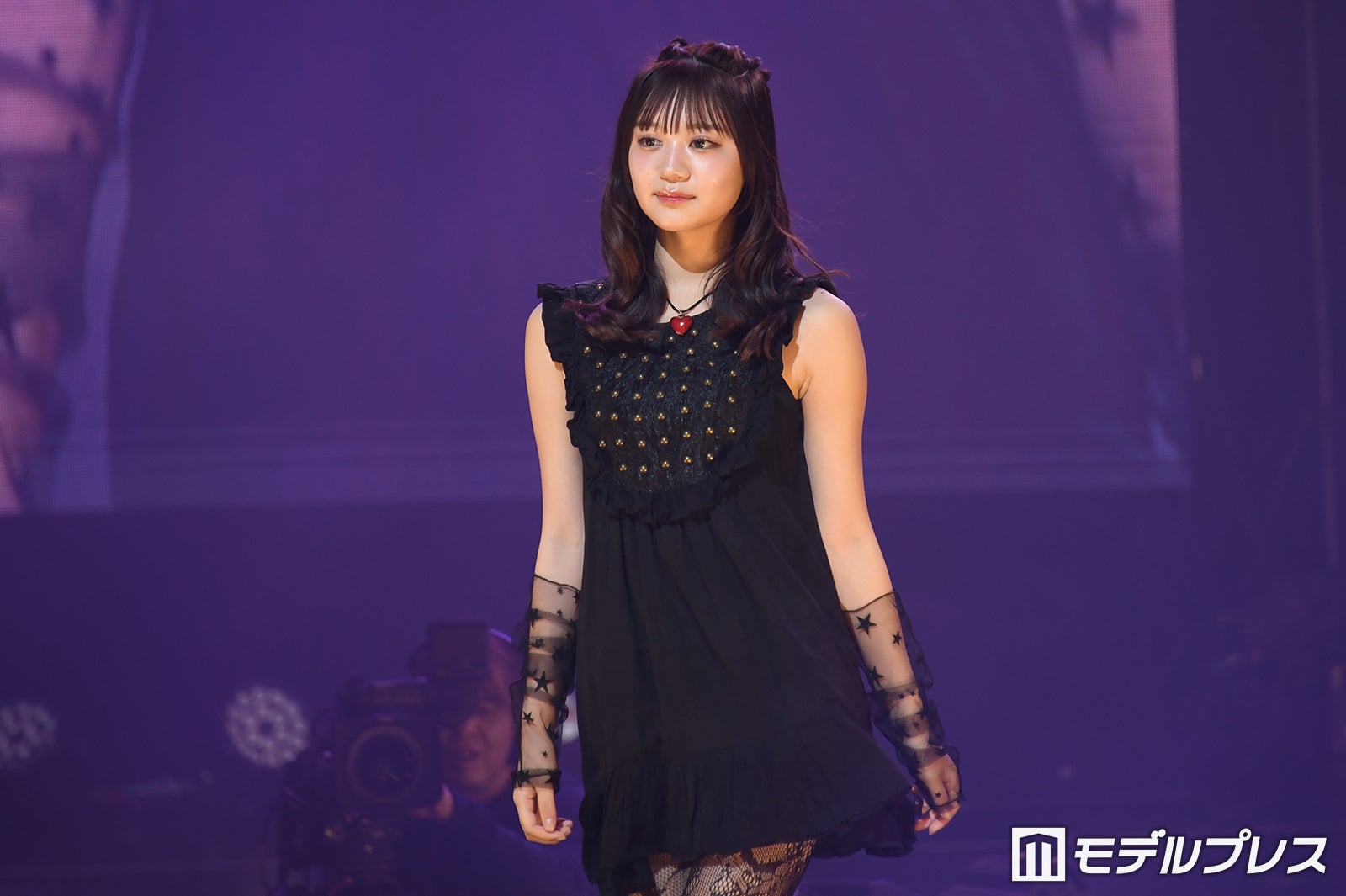 「今日好き」代田萌花（もか）、ミニ丈ワンピ×レースタイツで美脚スラリ「スタイル抜群」「いつもと雰囲気違う」と反響【学生ランウェイ名古屋】