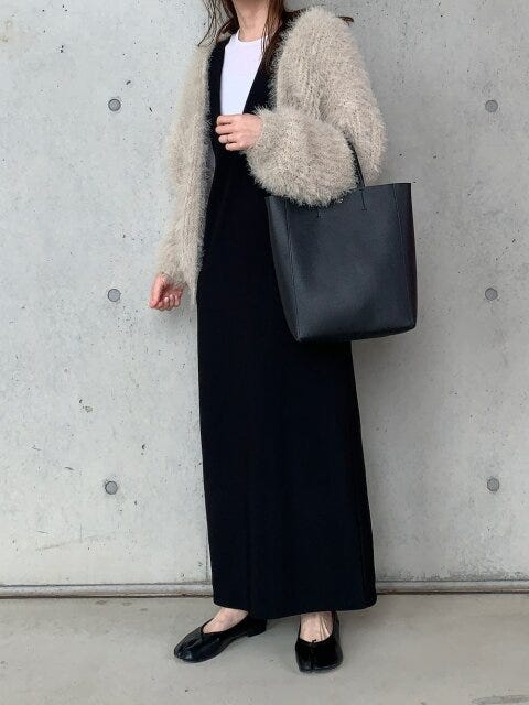 黒ジャンパースカートのコーデ
