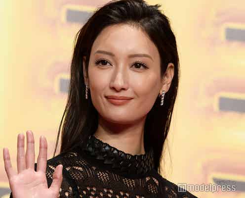 菜々緒、身長188㎝の兄と“おんぶショット”「2mになります」