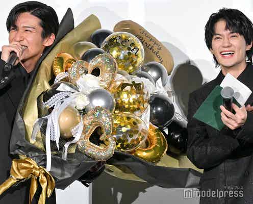 M!LK佐野勇斗、舞台上で号泣 Snow Man目黒蓮へ7枚のサプライズ手紙「俺泣いたら意味わからないじゃん」【トリリオンゲーム】