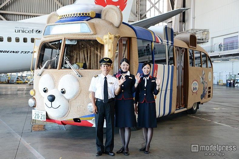 ダッフィーバスと乗務員