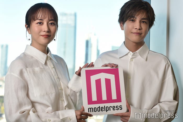 比嘉愛未、岩田剛典(C)モデルプレス