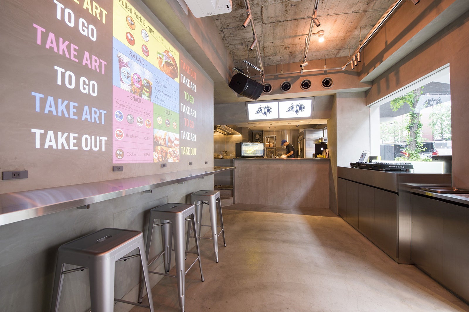 店舗内観／画像提供：ノスプロダクター