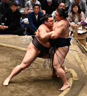 2敗対決は霧島の完勝 優勝した前場所から状態の良さ変わっていない 3敗までの全員に優勝のチャンスはある 武蔵川親方が指摘