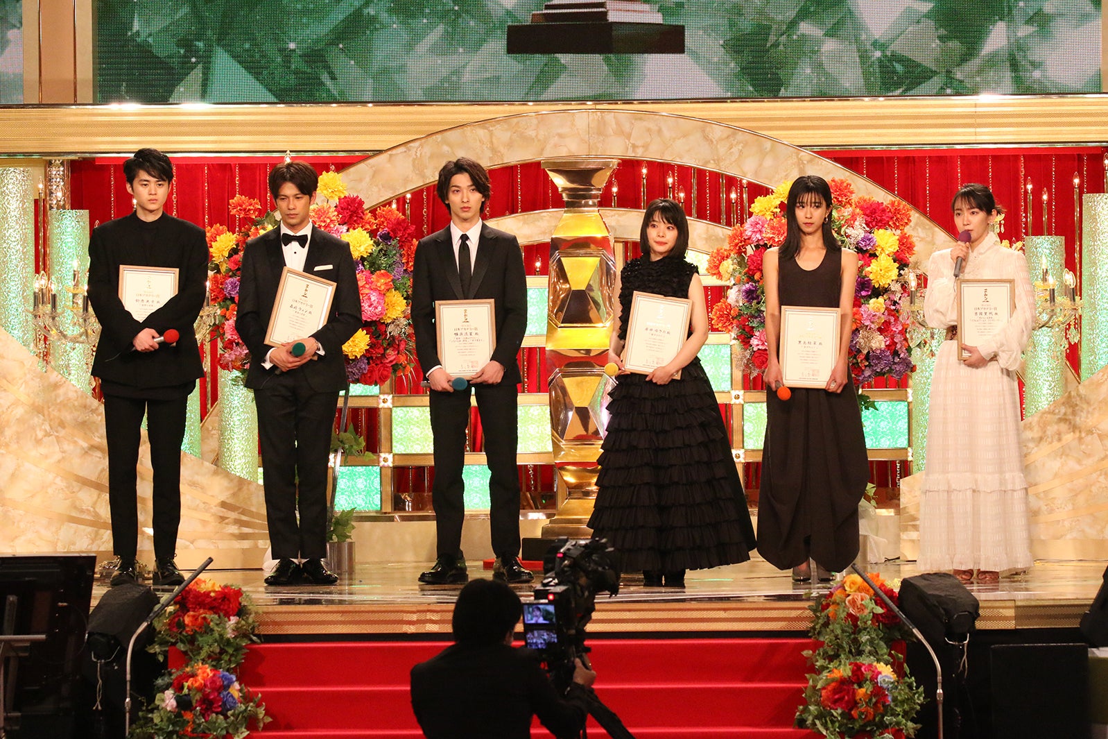 （左から）鈴鹿央士、森崎ウィン、横浜流星、岸井ゆきの、黒島結菜、吉岡里帆（C）日本アカデミー賞協会