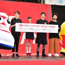 （左から）バッシュくん、三屋裕子会長、広瀬すず、田中圭、田臥勇太選手、そらジロー（C）モデルプレス