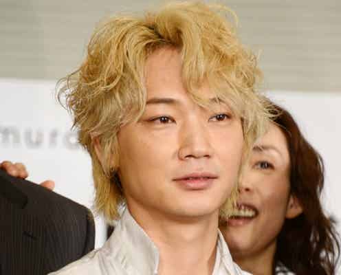 綾野剛が笑顔 蜷川「前から口説いてました」