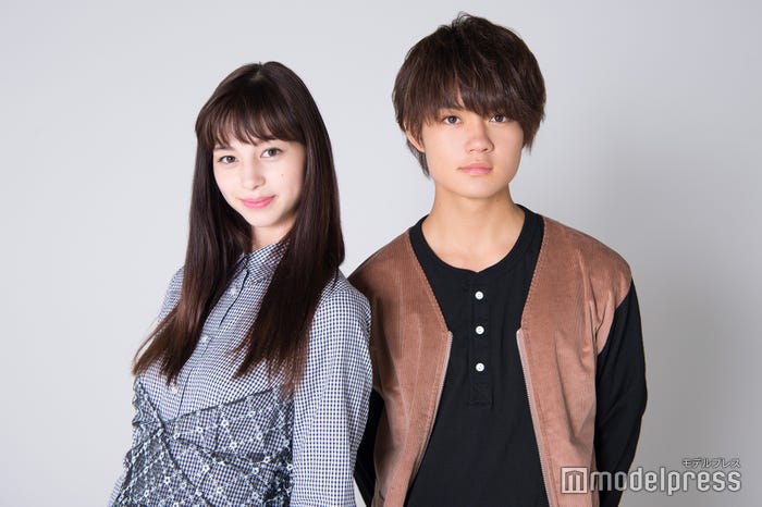 (左から)中条あやみ、佐野勇斗 (C)モデルプレス