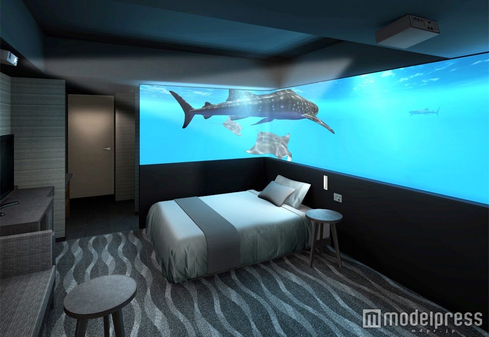 まるで海中の世界…沖縄観光に便利な新ホテルの「美ら海ルーム」が美しい