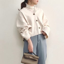 【ユニクロ】レフ版効果で着るだけ美人!人気「白アイテム」で春コーデ