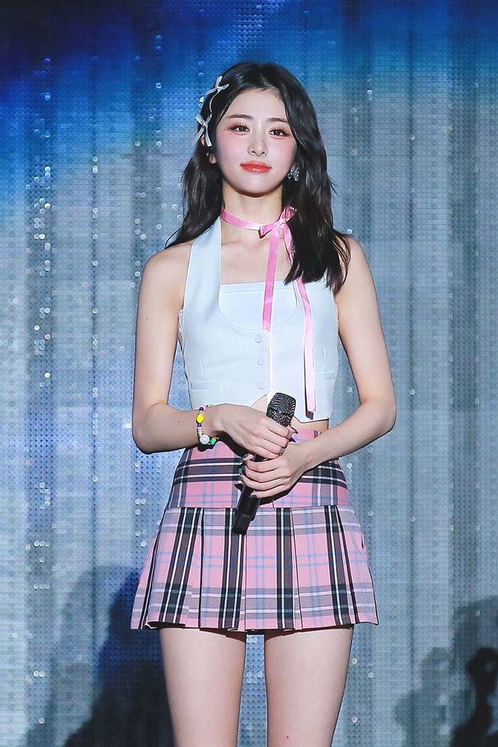 HUH YUNJIN(P)&(C)SOURCE MUSIC