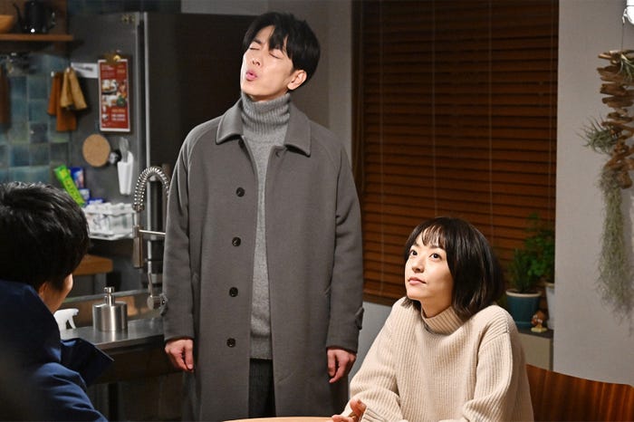 佐藤健、井上真央/ 「100万回 言えばよかった」第4話より(C)TBS