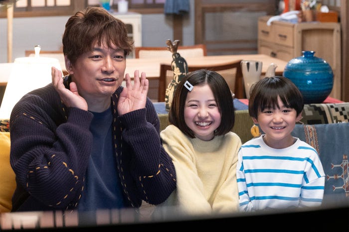 香取慎吾、増田梨沙、千葉惣二朗「日本一の最低男 ※私の家族はニセモノだった」第10話(C)フジテレビ