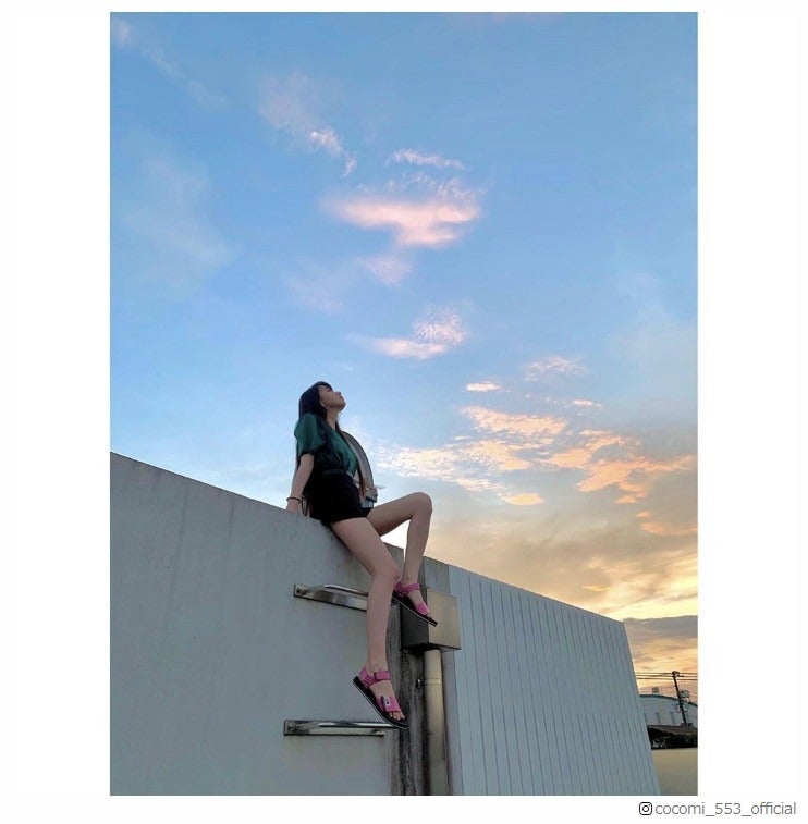 木村拓哉＆工藤静香の長女・Cocomi、“美脚全開”夕暮れショットに反響