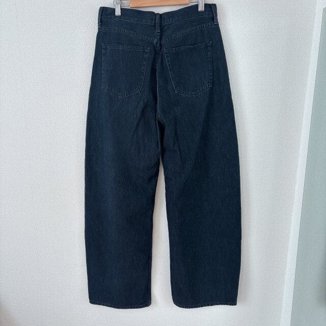ユニクロ　バギーカーブジーンズ　DARK