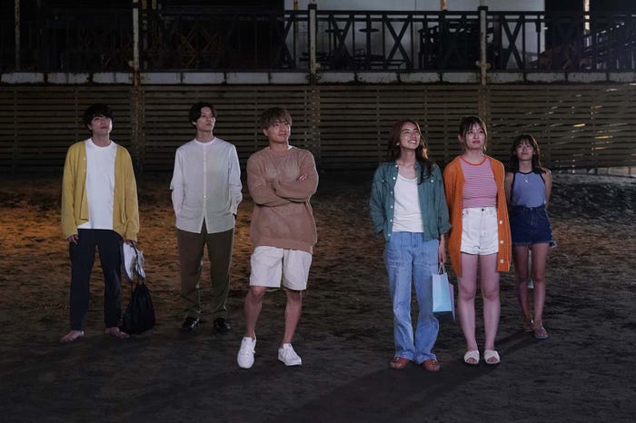 間宮祥太朗、萩原利久、白濱亜嵐、仁村紗和、吉川愛、森七菜「真夏のシンデレラ」第1話より(C)フジテレビ