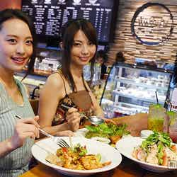 安心安全の野菜がたっぷり摂れるヘルシーベジカフェ「We Cafe」／モデル：富田千穂、三好利奈【モデルプレス】